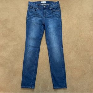 Madewell medium-wash Mid-Rise jeans